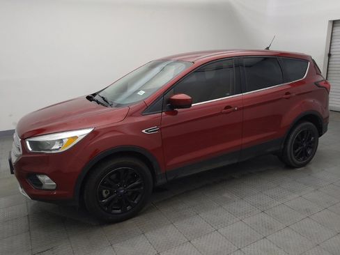 Used 2019 Ford Escape SE FWD image 2