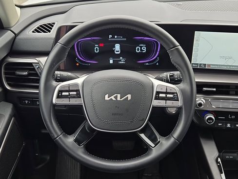 Used 2025 Kia Telluride LX FWD image 22