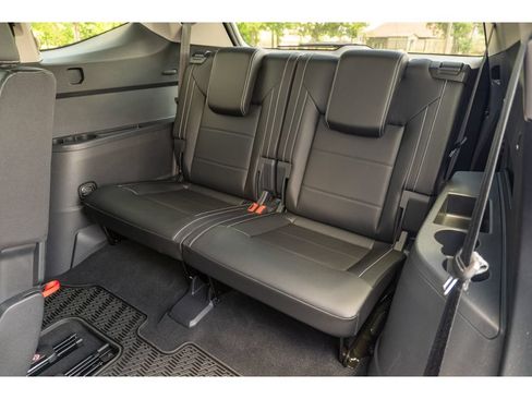 Used 2023 Volkswagen Atlas SE w/ Black Wheel Package FWD image 14