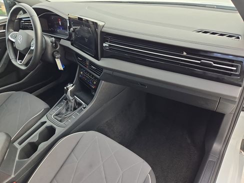 Used 2025 Volkswagen Jetta Sport image 31