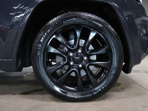 Used 2018 Jeep Grand Cherokee Altitude image 34
