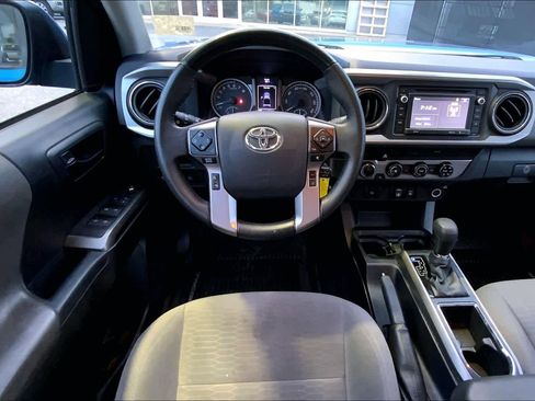 Used 2018 Toyota Tacoma SR5 AWD/4WD image 6