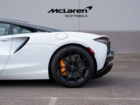 Used 2023 McLaren Artura image 13