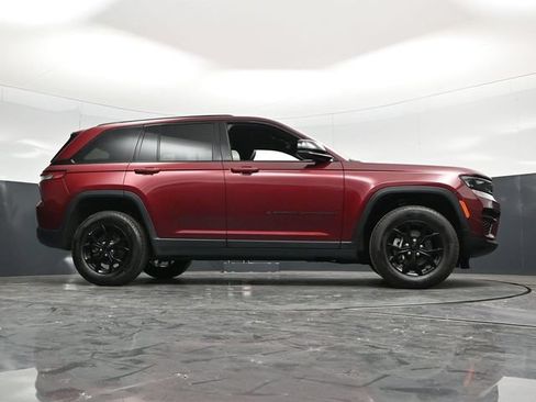 Used 2025 Jeep Grand Cherokee Altitude AWD/4WD image 61