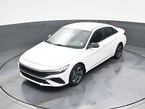 Used 2025 Hyundai Elantra Sport FWD image 26