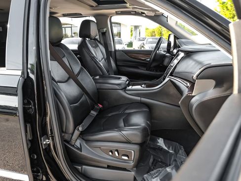 Used 2018 Cadillac Escalade Luxury RWD image 33