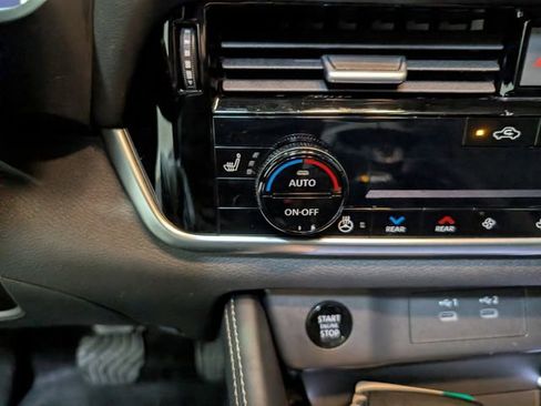 Used 2024 Nissan Rogue Platinum w/ Platinum Premium Package image 23