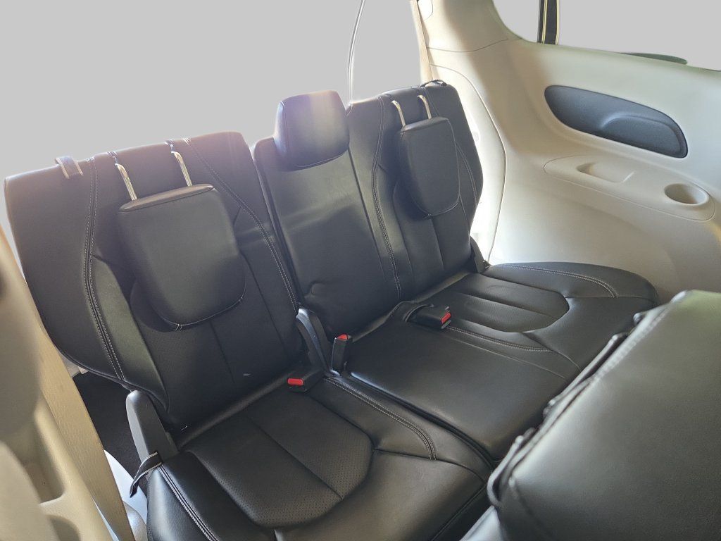 Used 2024 Chrysler Pacifica Touring-L FWD image 15