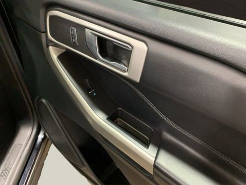 Used 2022 Ford Explorer XLT w/ Equipment Group 202A image 20