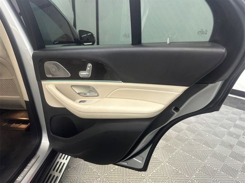 Used 2020 Mercedes-Benz GLE 350 GLE 350 w/ 3rd Row Seat Package image 18