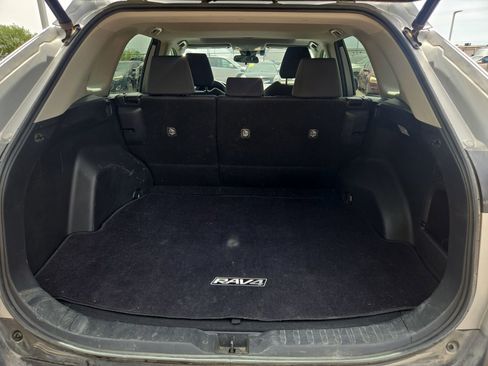 Used 2020 Toyota RAV4 XLE w/ Convenience Package image 12