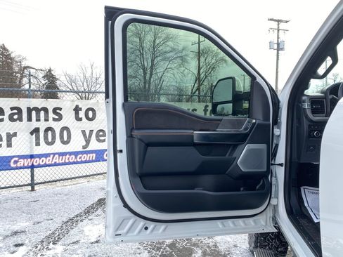 Used 2024 Ford F250 Platinum w/ Tremor Off-Road Package image 17