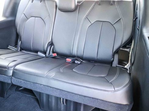 New 2027 Chrysler Pacifica Select FWD image 21