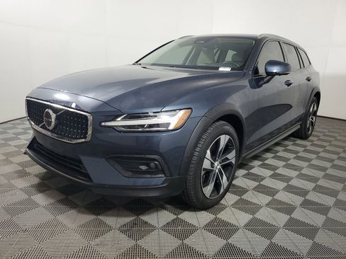 Certified 2026 Volvo V60 B5 Cross Country Plus w/ Protection Package Premier AWD/4WD image 4
