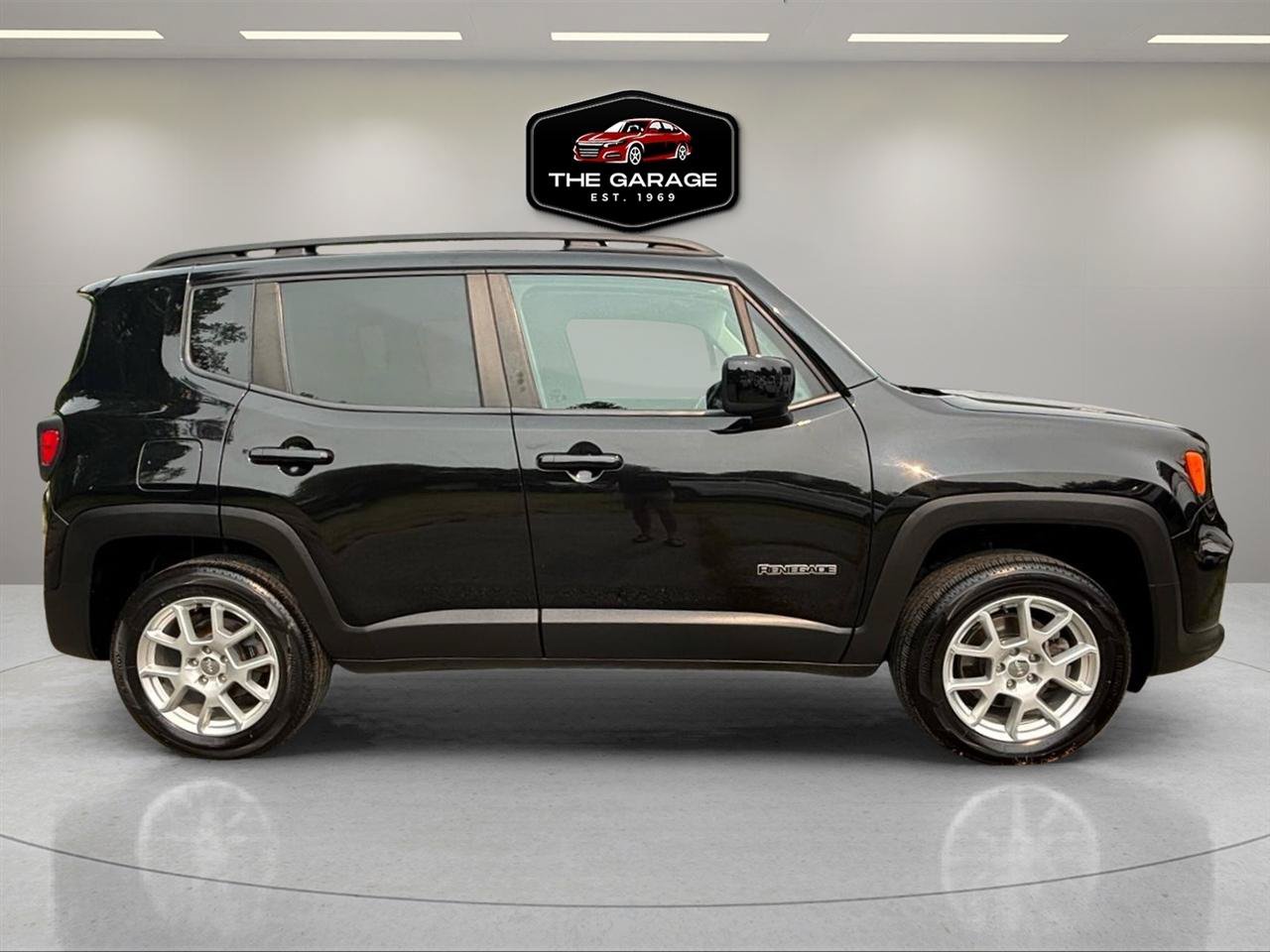 Used 2021 Jeep Renegade Latitude w/ Convenience Group AWD/4WD image 6