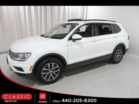 Used 2020 Volkswagen Tiguan SE w/ Panoramic Sunroof Package FWD image 3
