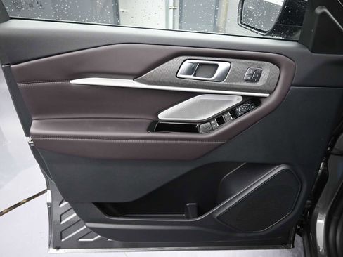 New 2026 Ford Explorer Platinum image 24