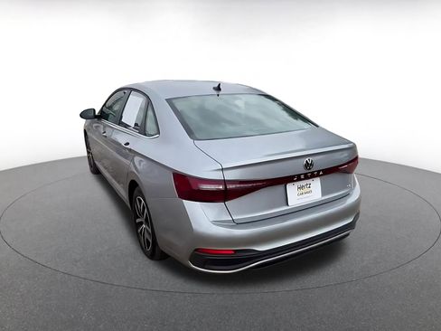 Used 2025 Volkswagen Jetta SE image 12