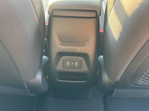 Used 2025 Hyundai Venue SEL FWD image 15