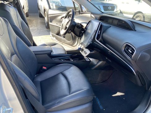 Used 2017 Toyota Prius Prime Premium w/ Preferred Accessory Package FWD image 18