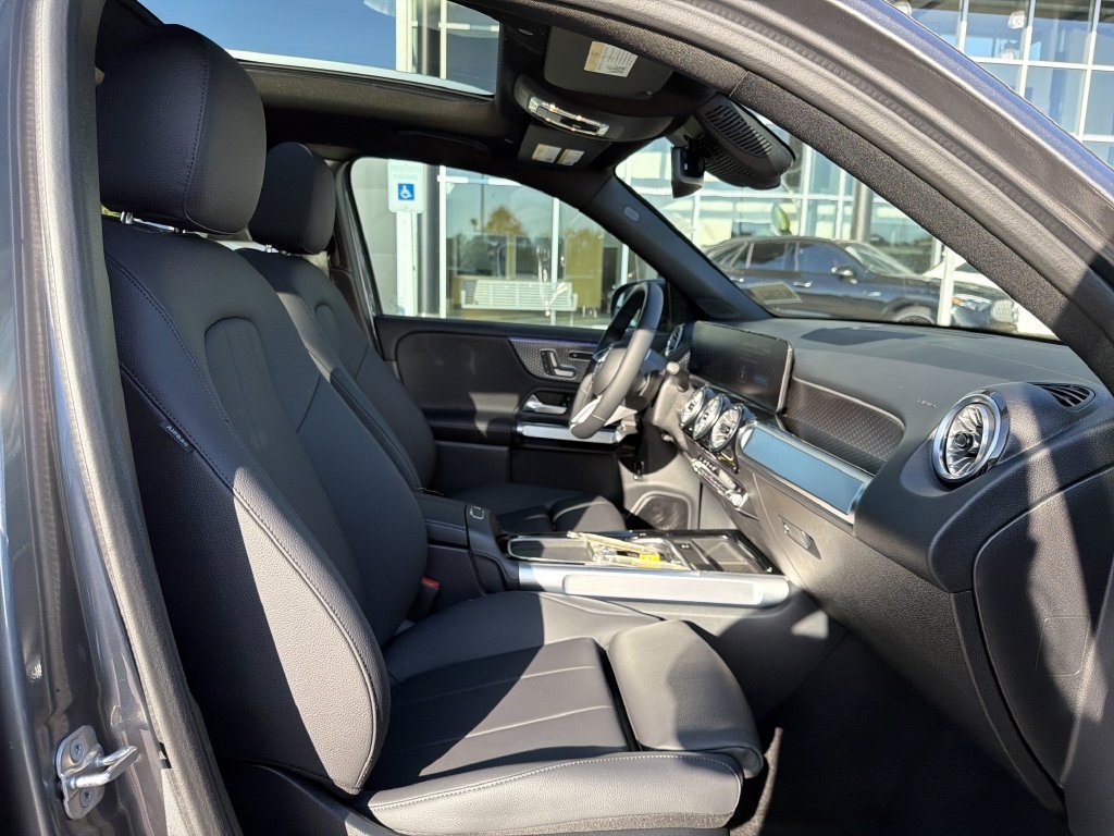 Used 2026 Mercedes-Benz GLB 250 4MATIC image 18