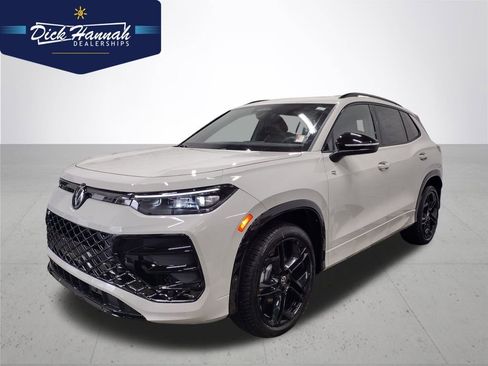 New 2025 Volkswagen Tiguan SE R-Line image 1