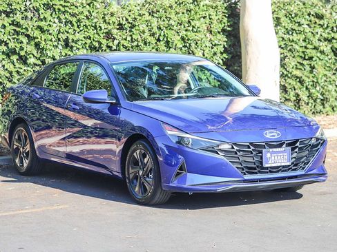 Used 2023 Hyundai Elantra Blue FWD image 3