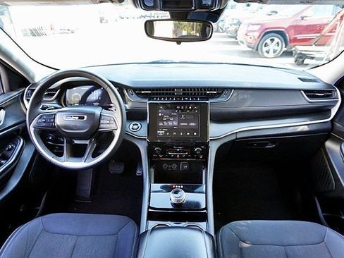 Used 2023 Jeep Grand Cherokee Laredo RWD image 18