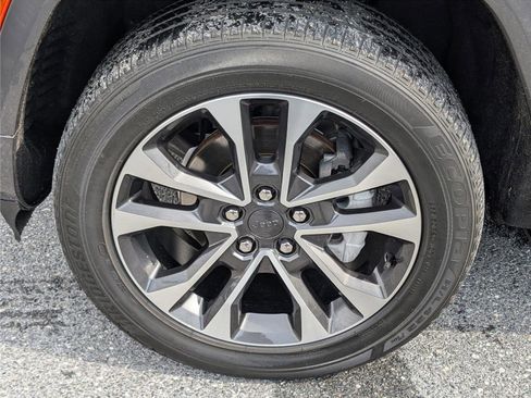 Used 2022 Jeep Grand Cherokee Overland w/ Luxury Tech Group IV image 11