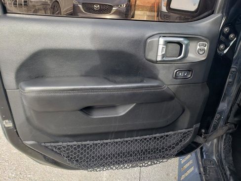 Used 2018 Jeep Wrangler Unlimited Sahara image 16