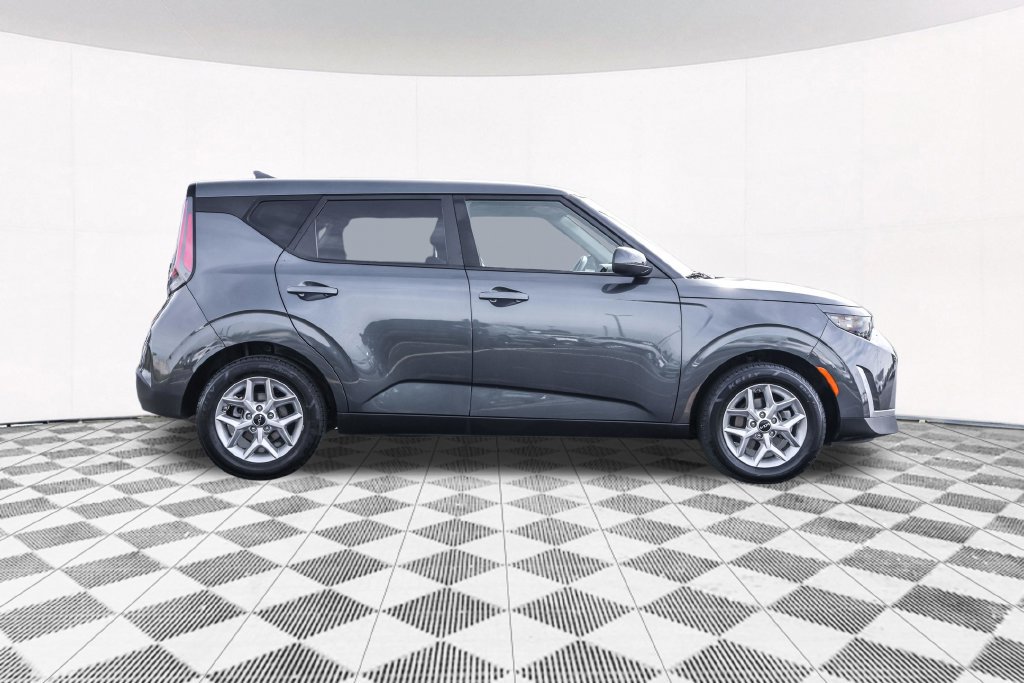 Used 2024 Kia Soul LX w/ Option Group 015 FWD image 10