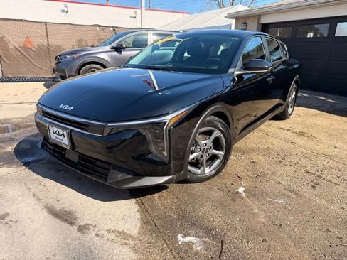 Certified 2025 Kia K4 LXS image 1