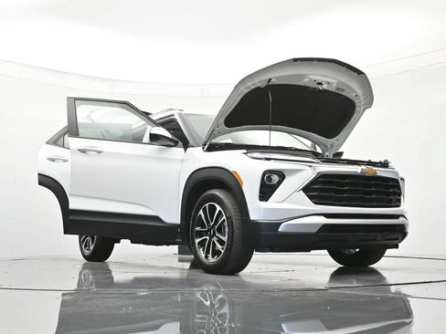 Used 2025 Chevrolet TrailBlazer LT FWD image 48