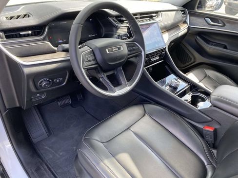 Used 2023 Jeep Grand Cherokee L Limited AWD/4WD image 22