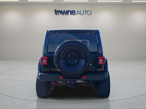 Used 2022 Jeep Wrangler Unlimited Rubicon w/ LED Lighting Group AWD/4WD image 5