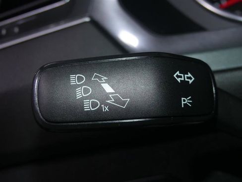 Used 2019 Volkswagen Tiguan SE image 35