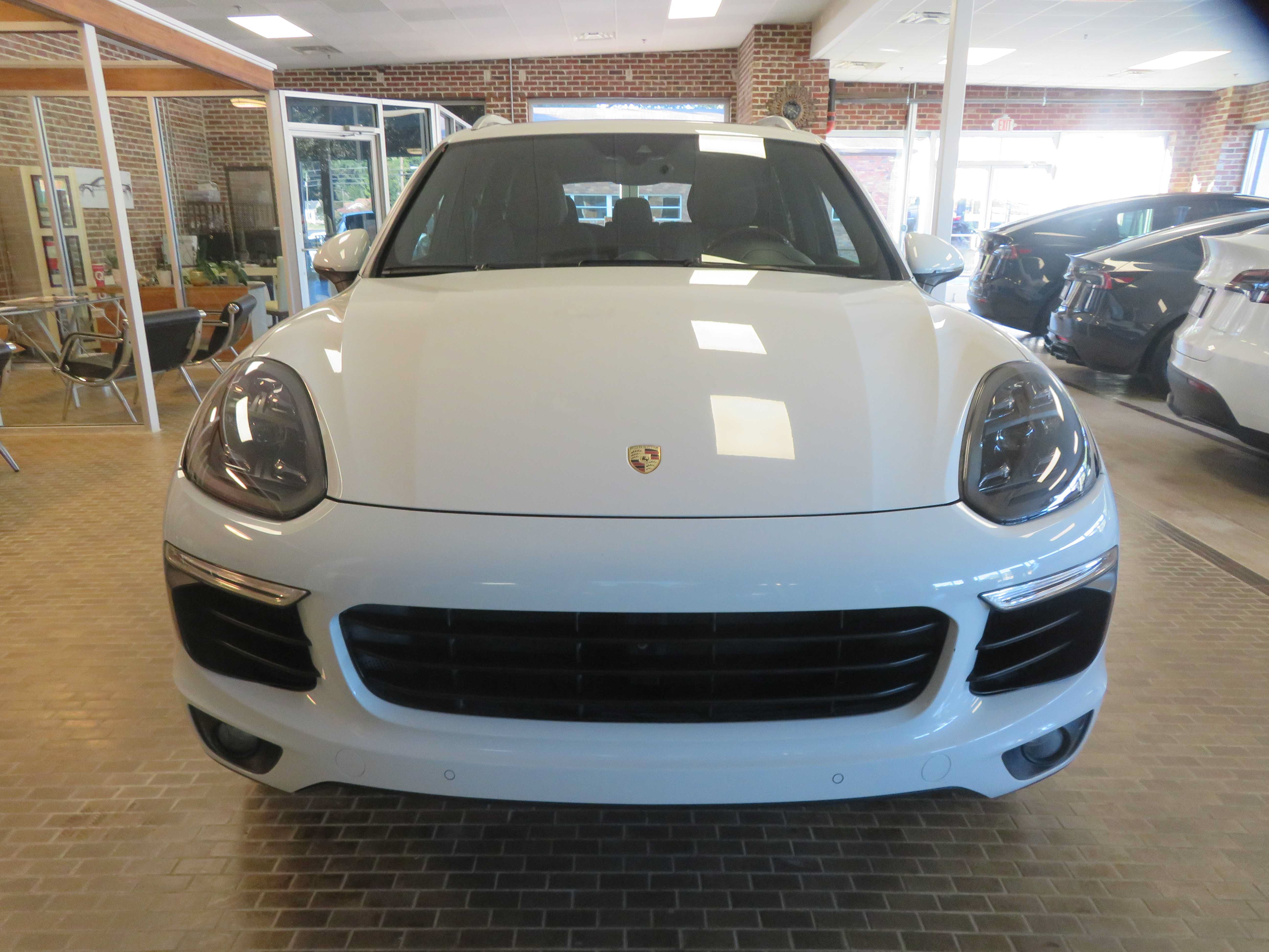 Used 2015 Porsche Cayenne S AWD/4WD image 2