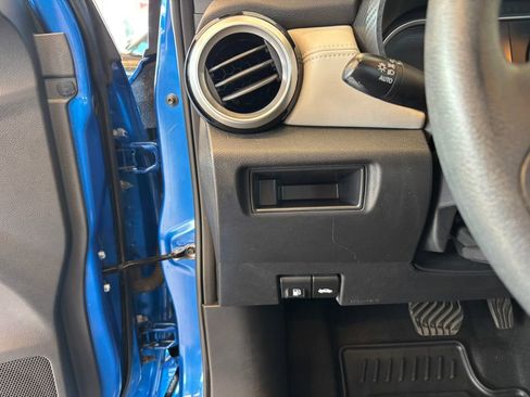 Used 2020 Nissan Versa SV FWD image 16
