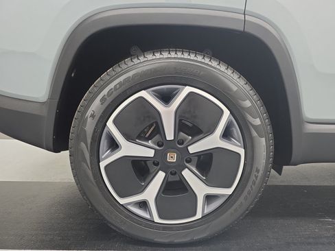 Used 2024 Rivian R1S Adventure AWD/4WD image 12