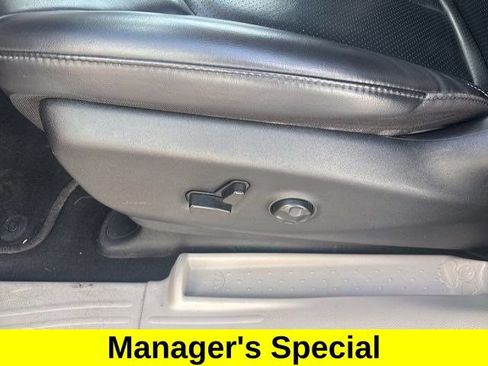 Used 2023 Chrysler Pacifica Touring-L FWD image 12