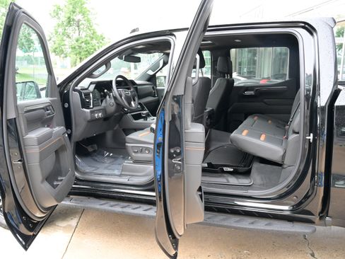 Used 2026 GMC Sierra 1500 AT4 w/ AT4 Preferred Package AWD/4WD image 34