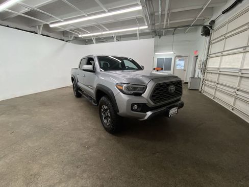 Used 2021 Toyota Tacoma TRD Off-Road image 8