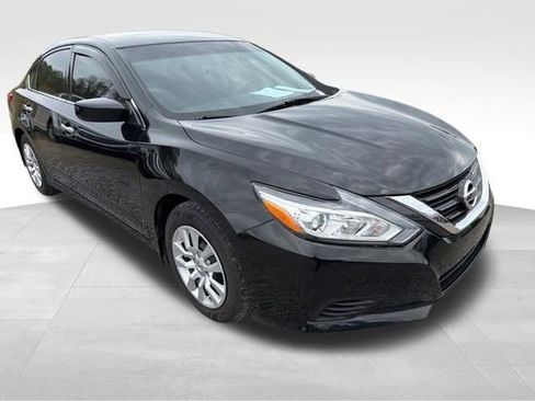 Used 2016 Nissan Altima 2.5 S w/ Power Driver Seat Package image 2