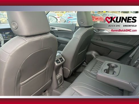 Used 2023 Buick Envision Avenir image 36