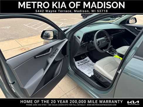 Used 2023 Kia Niro EX Touring FWD image 11