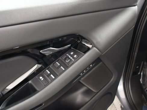 Used 2025 Land Rover Range Rover Evoque Dynamic SE image 15