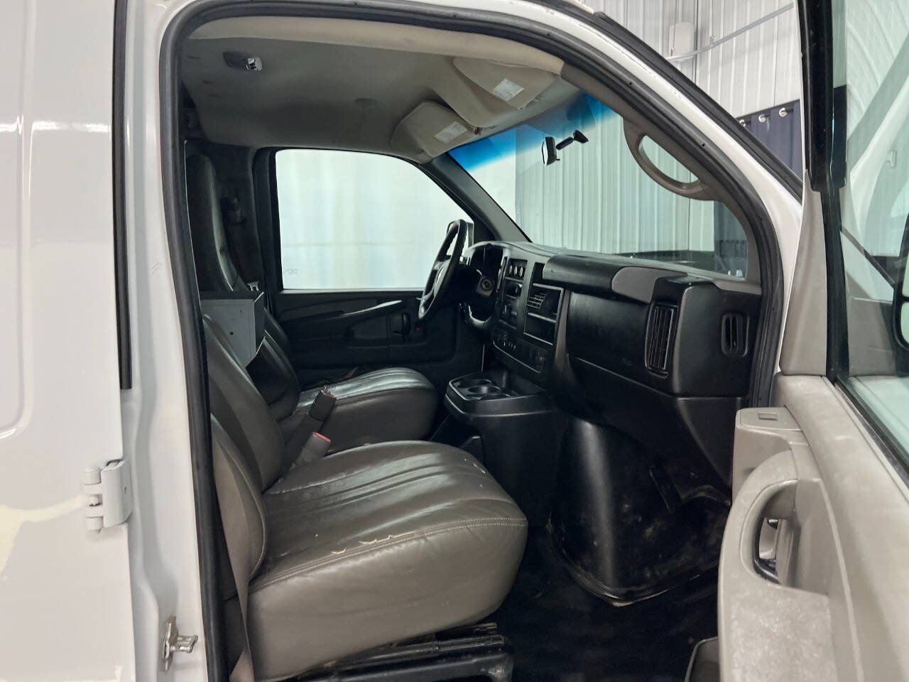Used 2014 Chevrolet Express 2500 Extended RWD image 10