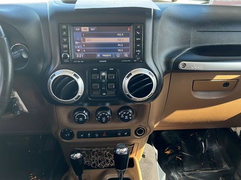 Used 2015 Jeep Wrangler Unlimited Rubicon image 10