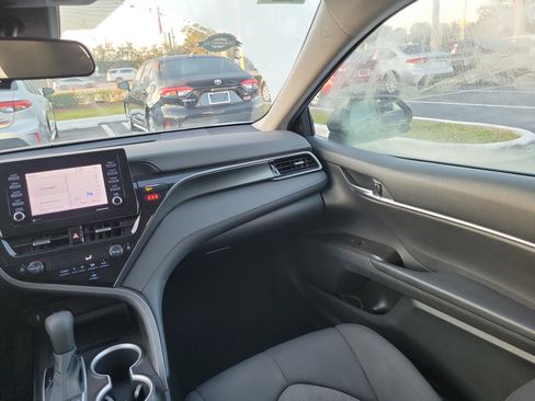 Used 2022 Toyota Camry LE image 17