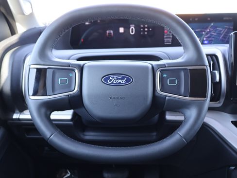 Used 2025 Ford Expedition Active image 19